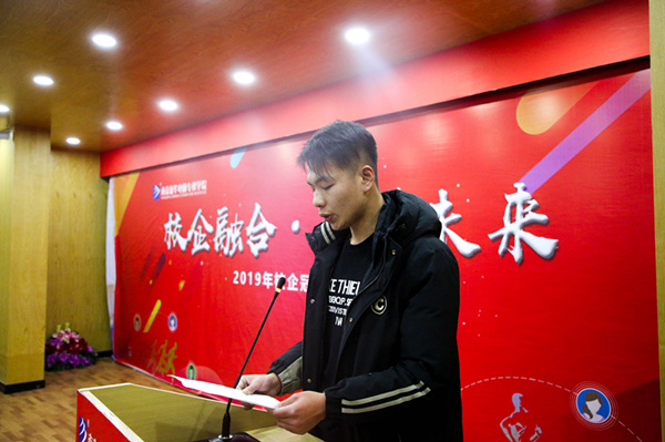 “校企融合，逐夢(mèng)未來(lái)”—2019校企冠名班簽約授牌儀式圓滿落幕