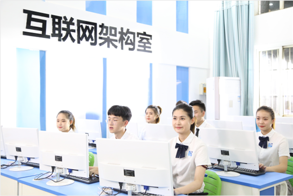 【媒體關(guān)注】為什么學(xué)互聯(lián)網(wǎng)新技術(shù)，要來新華？