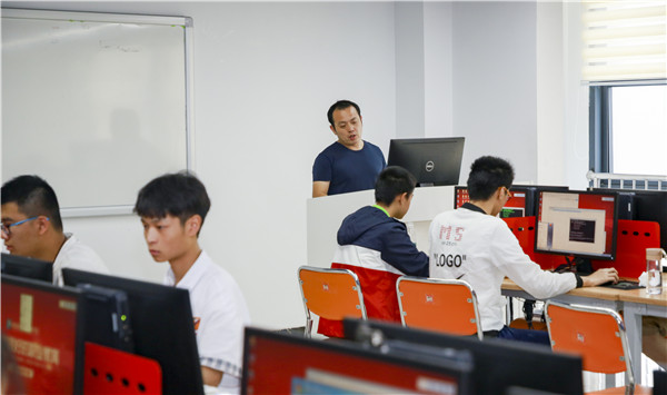 初中畢業(yè)上職業(yè)學(xué)校好么？