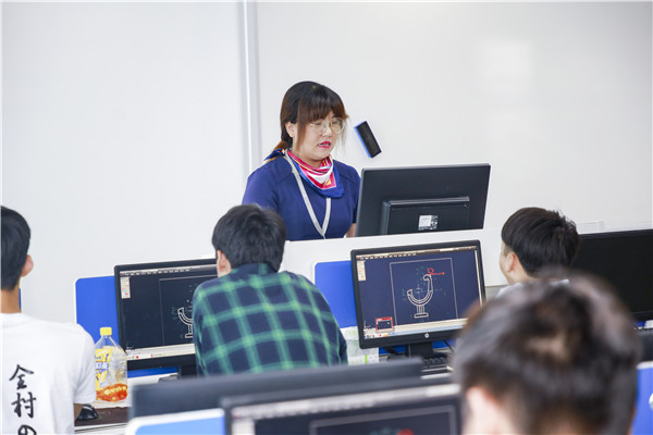 女孩子讀什么技校好？