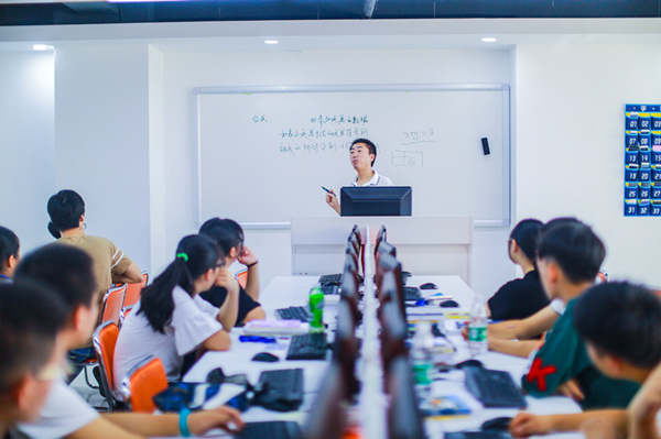 退伍軍人轉業(yè)選擇新華，開啟高薪白領的成長之路