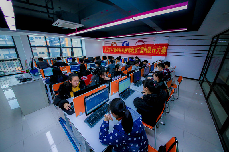 你看！他們代表學校去參加全國互聯網職業(yè)技能大賽了耶！