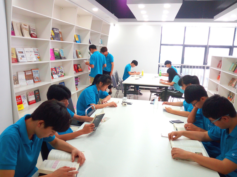 技校里面有什么<a href=http://njxh.cn target=_blank class=infotextkey>專業(yè)</a>？適合初中去學(xué)習(xí)么？
