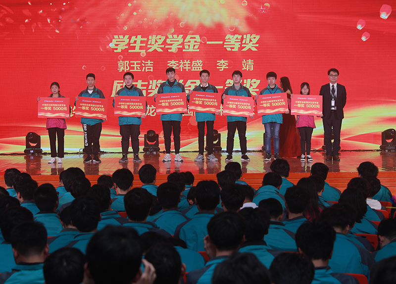 新華：教育資助有政策，歡歡喜喜把學(xué)上