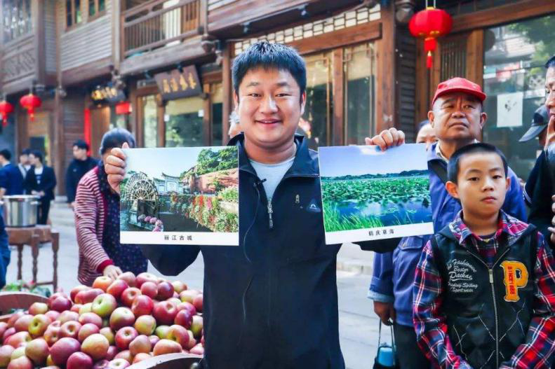 抖音達(dá)人石榴哥化身嗨學(xué)體驗(yàn)官，空降新華引爆直播間