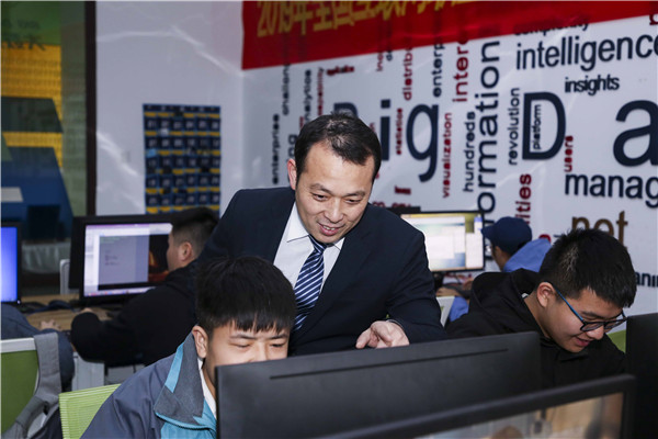男生學(xué)什么IT<a href=http://njxh.cn target=_blank class=infotextkey>專業(yè)</a>好，自學(xué)or培訓(xùn)？