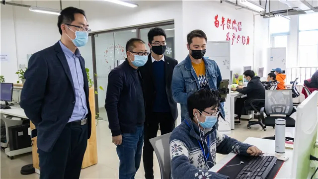 屢登央視，新華電腦教育全面新升級！