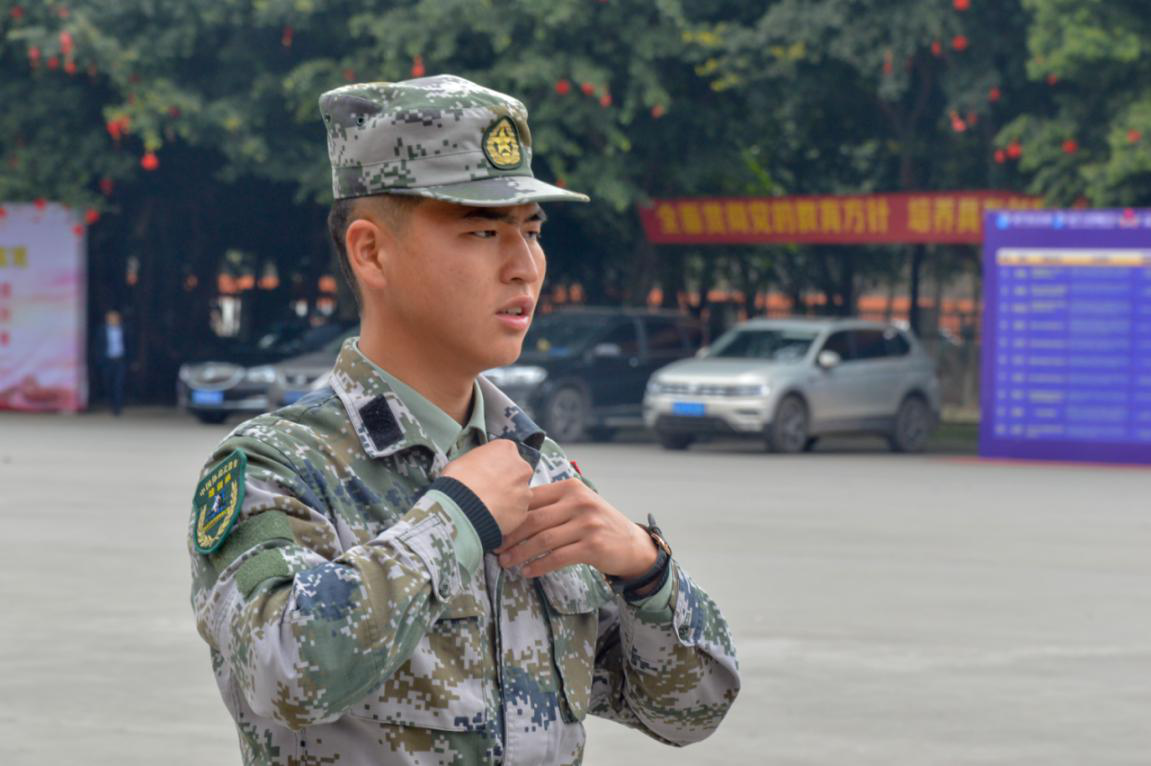 新華“三教三訓(xùn)”之軍訓(xùn)|揮灑汗水書寫迷彩青春！