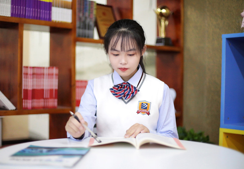 初<a href=http://njxh.cn target=_blank class=infotextkey>高中</a>女生學(xué)什么<a href=http://njxh.cn target=_blank class=infotextkey>專業(yè)</a>好？女生最吃香的互聯(lián)網(wǎng)熱門<a href=http://njxh.cn target=_blank class=infotextkey>專業(yè)</a>排名出爐！