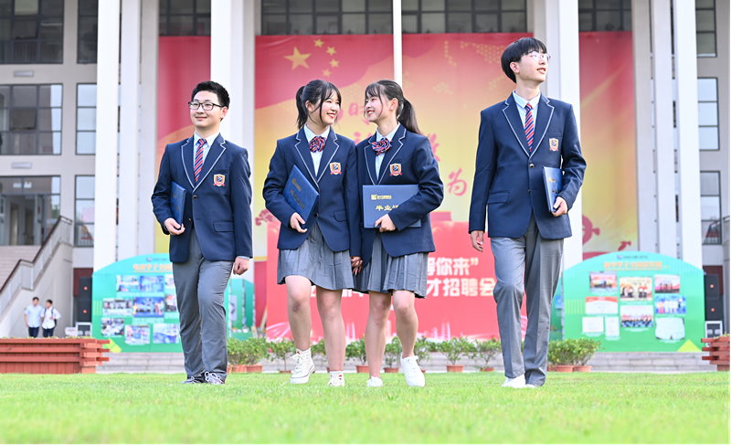 12位學(xué)霸天團推薦新華電腦學(xué)校，你不了解一下嗎？