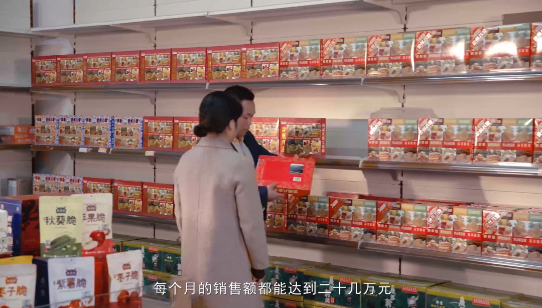 “新華電腦學(xué)校就像一座橋，把我和家鄉(xiāng)連接在一起！”