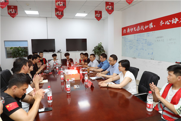 實(shí)習(xí)正當(dāng)時(shí)，慰問暖人心