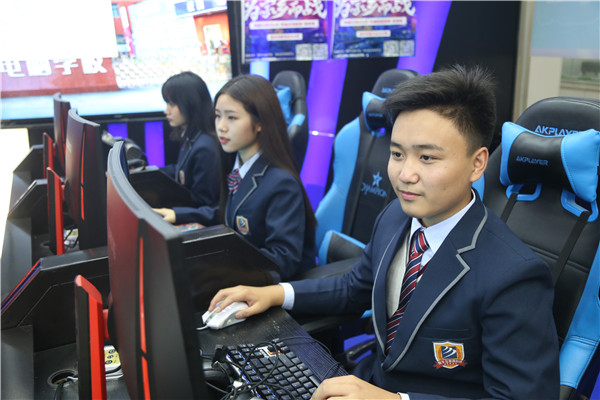 中考之后，如何選擇電競<a href=http://njxh.cn target=_blank class=infotextkey>專業(yè)</a>學(xué)校？