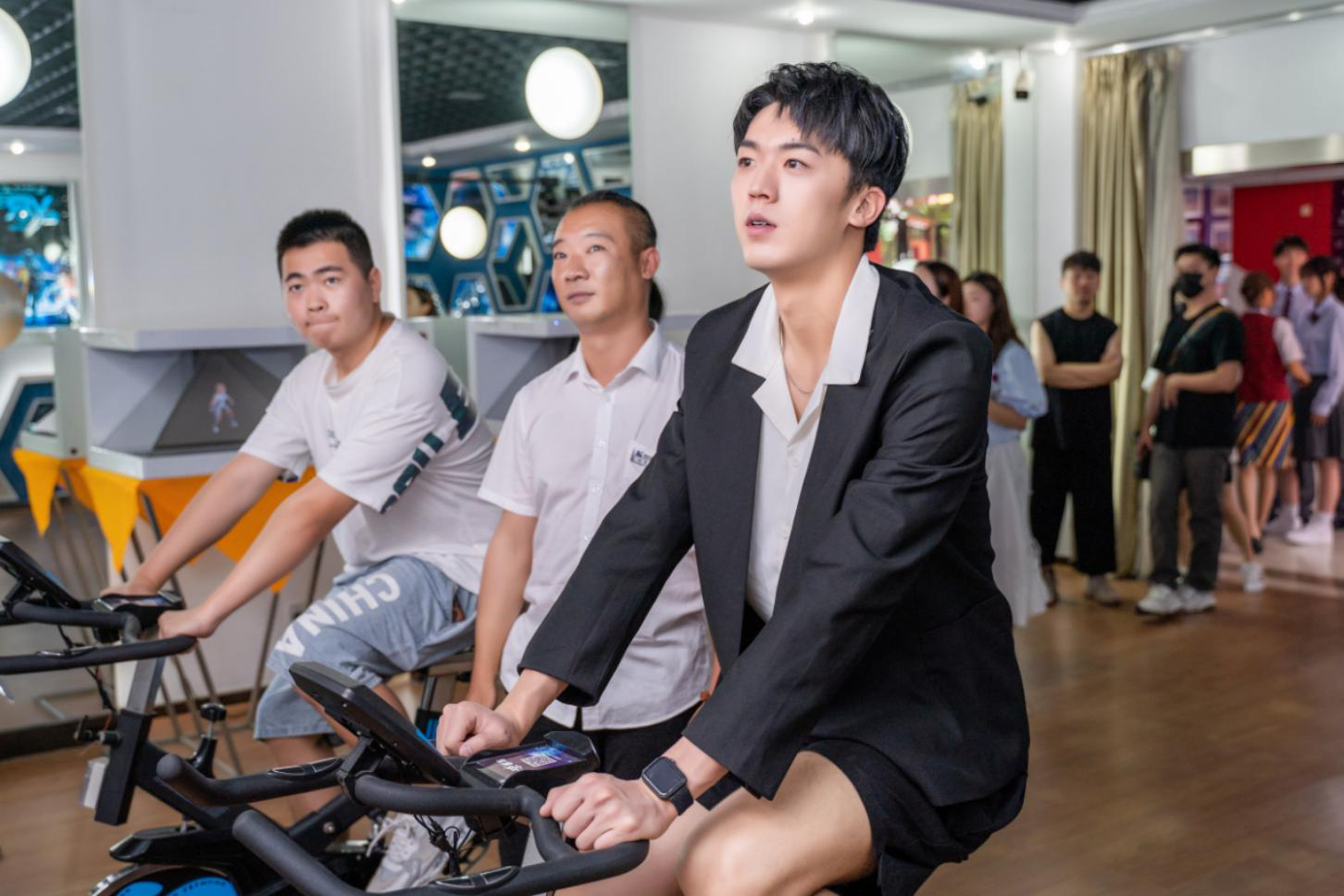 明星帶路|盧東旭探秘校園黑科技，直擊新華硬實(shí)力！