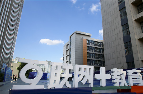 想學(xué)互聯(lián)網(wǎng)技術(shù)，怎么學(xué)？