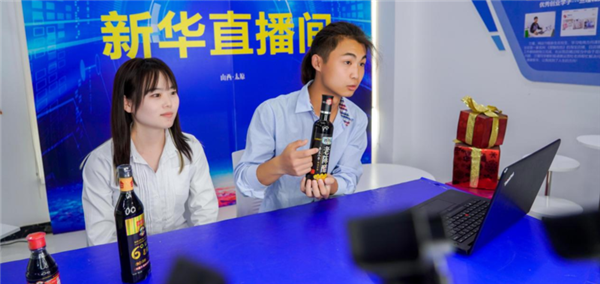 我去，這么多人來新華是干啥？