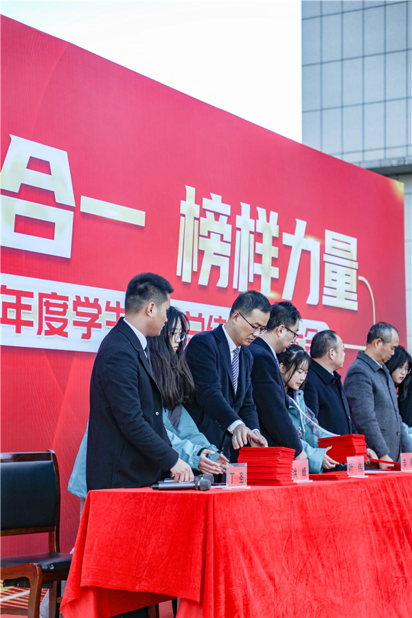 知行合一，榜樣力量 —南京新華2021年度學(xué)生工作總結(jié)暨表彰大會(huì)圓滿落幕！