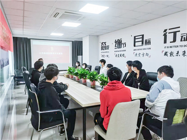 企業(yè)招聘進(jìn)校園，助力學(xué)生高質(zhì)量就業(yè)