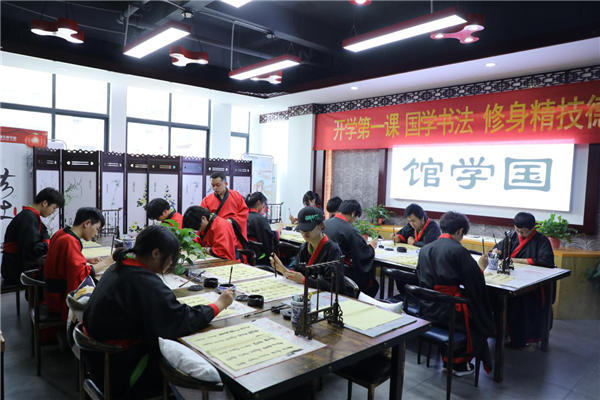 技能讓生活更美好｜“新職教 新未來(lái)”南京新華開啟職教周活動(dòng)