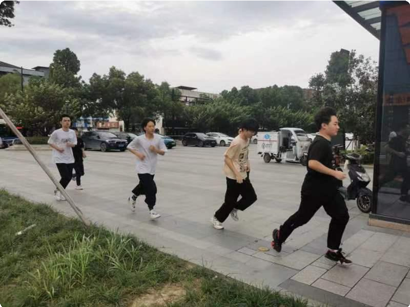 “玩轉(zhuǎn)熱愛(ài)，競(jìng)無(wú)止境”|新華互聯(lián)網(wǎng)科技2022電競(jìng)青訓(xùn)營(yíng)正式開營(yíng)！