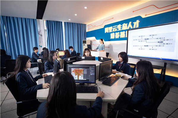 構(gòu)建π型人才培養(yǎng)體系，打造現(xiàn)代化職教新模式