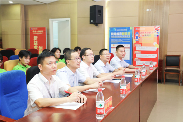 為幫助我校學(xué)生明確職業(yè)生涯規(guī)劃，確定個(gè)人職業(yè)方向，強(qiáng)化職業(yè)規(guī)劃意識，更好地樹立個(gè)人理想，2022年7月29日，南京新華電腦專修學(xué)校在學(xué)術(shù)報(bào)告廳舉行第十二屆職業(yè)生涯規(guī)劃演講大賽