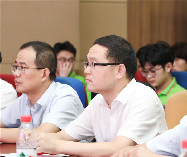 為幫助我校學(xué)生明確職業(yè)生涯規(guī)劃，確定個(gè)人職業(yè)方向，強(qiáng)化職業(yè)規(guī)劃意識，更好地樹立個(gè)人理想，2022年7月29日，南京新華電腦專修學(xué)校在學(xué)術(shù)報(bào)告廳舉行第十二屆職業(yè)生涯規(guī)劃演講大賽