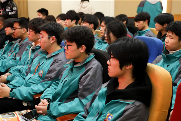 家校同心，共育英才| 南京新華3ds max階段課程結(jié)課答辯分享會暨家長見證會
