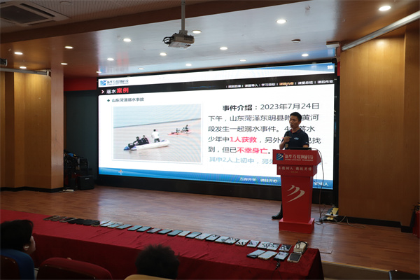 南京新華電腦專(zhuān)修學(xué)校舉辦新生安全教育講座，鄭德剛老師精彩開(kāi)講