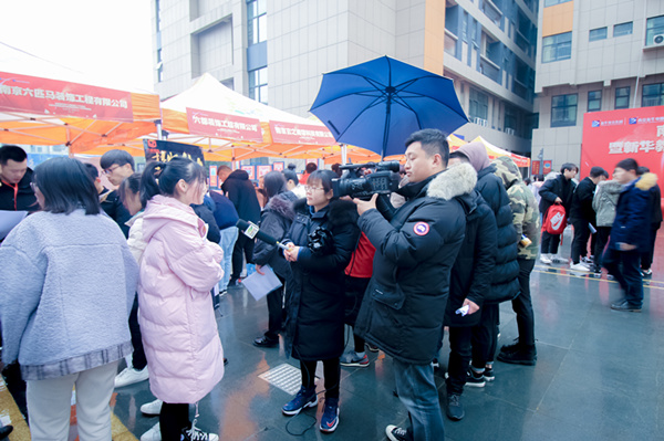 南京新華校園人才交流會(huì)，引眾多媒體聚焦關(guān)注