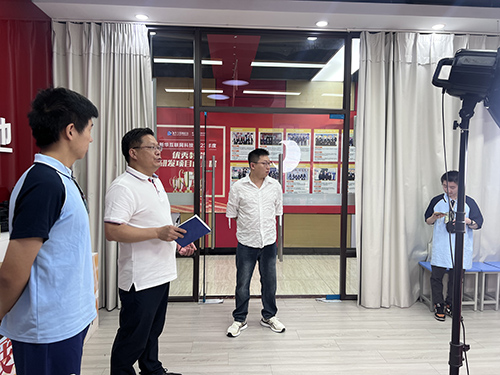 企業(yè)進(jìn)校園，真實(shí)電商直播項(xiàng)目