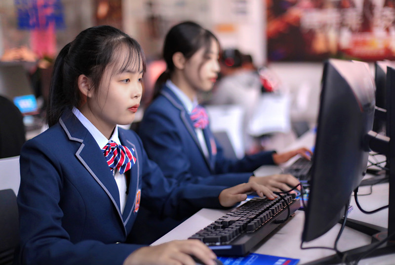 初高中女生學(xué)什么專業(yè)好？女生最吃香的互聯(lián)網(wǎng)熱門專業(yè)排名出爐！