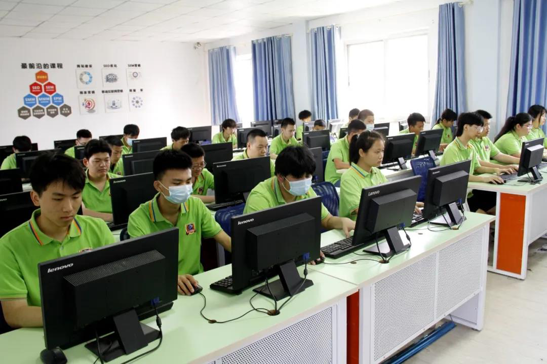 補錄通道 | 南京新華電腦專修學(xué)院少量招生補錄中，名額有限，欲報從速！