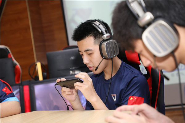 如何看待 Miss 爆料「Faker 年薪 5800 萬(wàn)，LPL 選手月薪保底 2 萬(wàn)」？