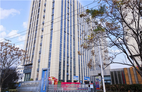 在線參觀線上報(bào)名，搶占春季班熱門專業(yè)名額！