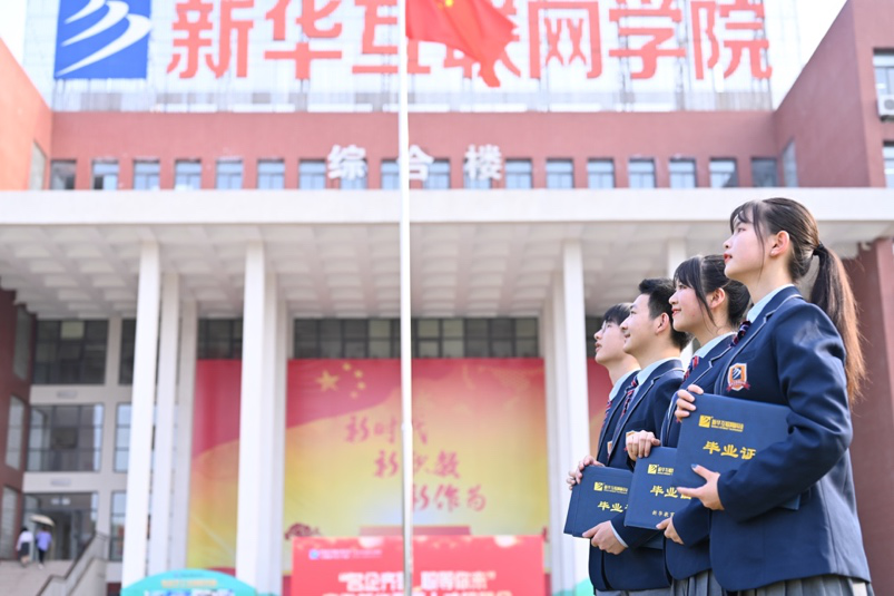 傳遞向上力量！新華電腦學(xué)?！独蠋焷砹恕?月繼續(xù)開講！